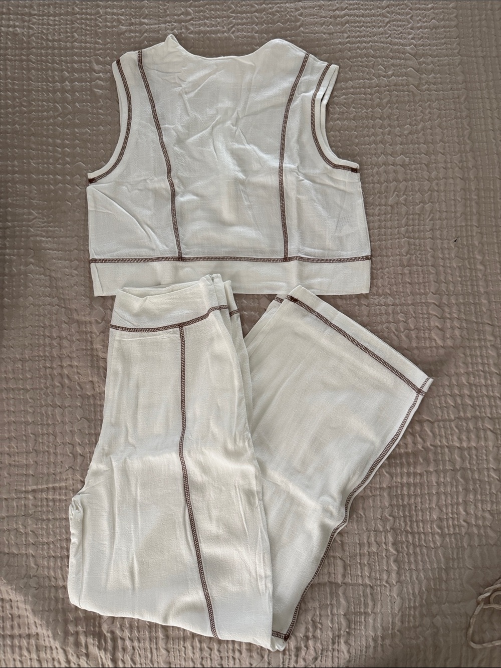 Women’s Cream Contrast-Stitch Set - Sleeveless Top & Pants